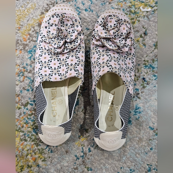 CHANEL Pink and Black Camilla Loafers SIZE 40 - Picture 1 of 7